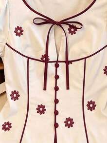 SHEIN Elenzya Damen-Bluse mit blauem kleinen Chrysanthemen-Muster, einfarbig mit Kontrastsaum, Puffärmeln, Kontrastfarbe, Schleife, Knöpfen, V-Ausschnitt, elegant, figurbetonend, tailliert, kurz, für den Sommer - Verschiedenfarbig - Übersicht 3