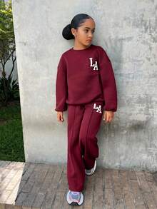 SHEIN 青少年女孩休閒「LA」字母印花針織素色寬鬆落肩長袖衛衣與百褶寬腿運動褲套裝，女孩秋季服飾，女孩秋季穿搭，女孩冬季服飾 - 酒紅色 - 查看 5