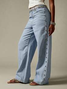 MISSGUIDED Jeans de pierna ancha de tiro bajo de denim rígido con detalles de tachuelas metálicas laterales - Lavado ligero - Ver 4