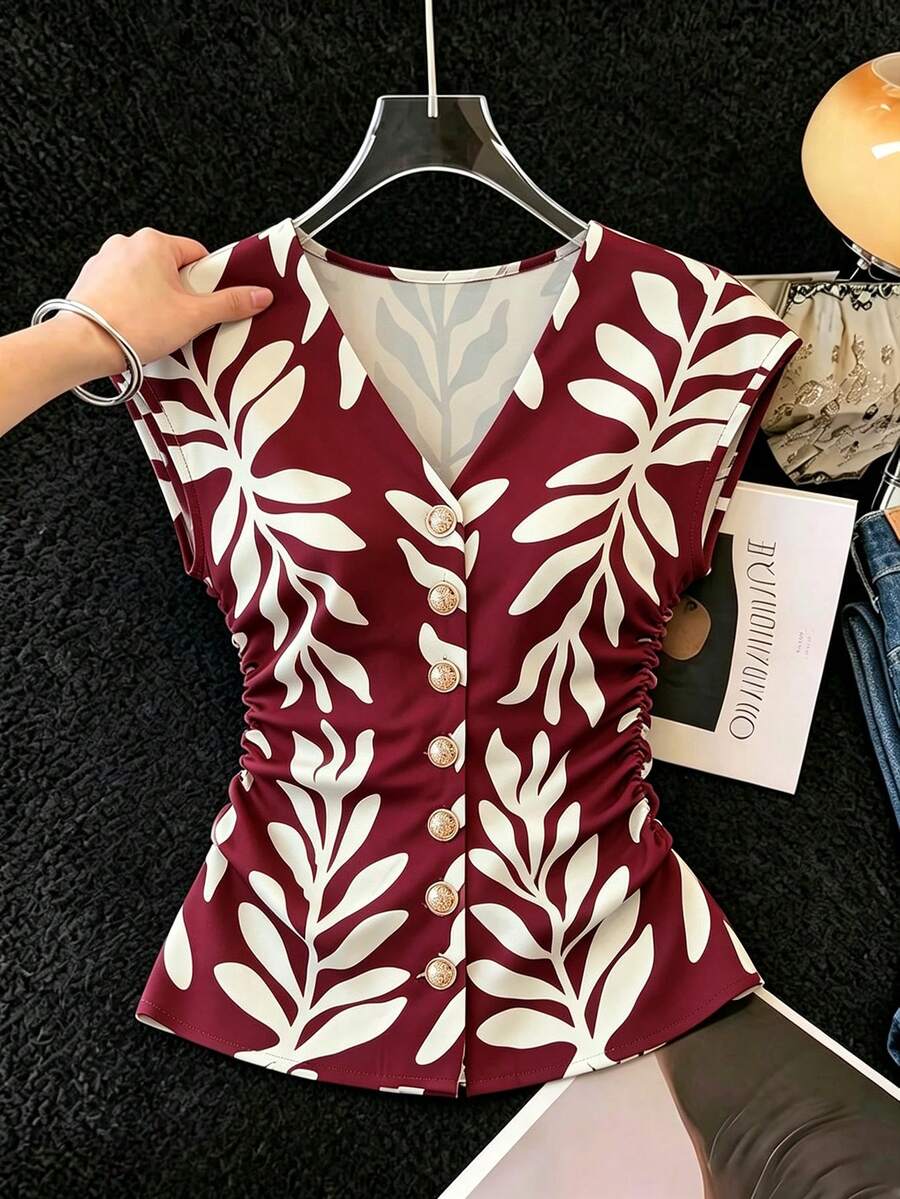 SHEIN Franclia 女款法式優雅浪漫短袖V領鈕扣收腰褶皺襯衫,優雅度假休閒上衣,春夏款 - 酒紅色 - 查看 1