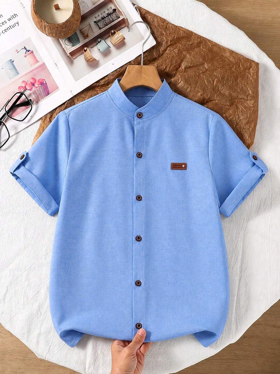 SHEIN Vacaura 1件大童男孩立領紳士風藍色百搭純色休閒短袖春夏襯衫 - 霧霾藍 - 查看 1