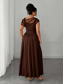 Elenzga Robe midi drapée style bohème pour femmes grandes tailles, col asymétrique, imprimé floral crème, printemps/été, tenue élégante pour vacances, plage, fête, jupe drapée ample parfaite pour la plage, photos de jardin, fête d'anniversaire ou dîner romantique - Marron - Voir 2