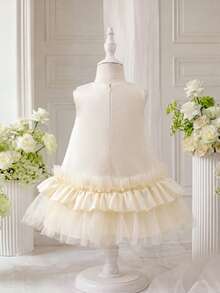 SHEIN Glamorique Kids 女嬰婚禮季花童小蝴蝶結3D荷葉邊無袖洋裝，適合晚宴、畢業舞會、派對、生日派對、度假拍照，夏季短裙，柔軟薄紗高級緞面 - 杏色 - 查看 4
