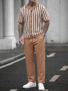 Manfinity CasualCool 男士菱形印花鈕扣前短袖襯衫與素色斜口袋長褲休閒套裝 男士兩件套棕色米色男士穿搭大地色系衣物 - 彩色 - 查看 5