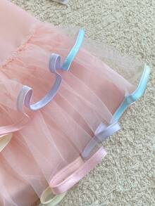 SHEIN Glamorique Kids 女嬰無袖粉色緞面柔軟薄紗漸層緞帶波浪裙襬洋裝，適合嬰兒生日派對、週歲宴會、家庭聚會、婚禮、日常出遊、拍照、夏季洋裝、畢業舞會洋裝 - 粉色 - 查看 5