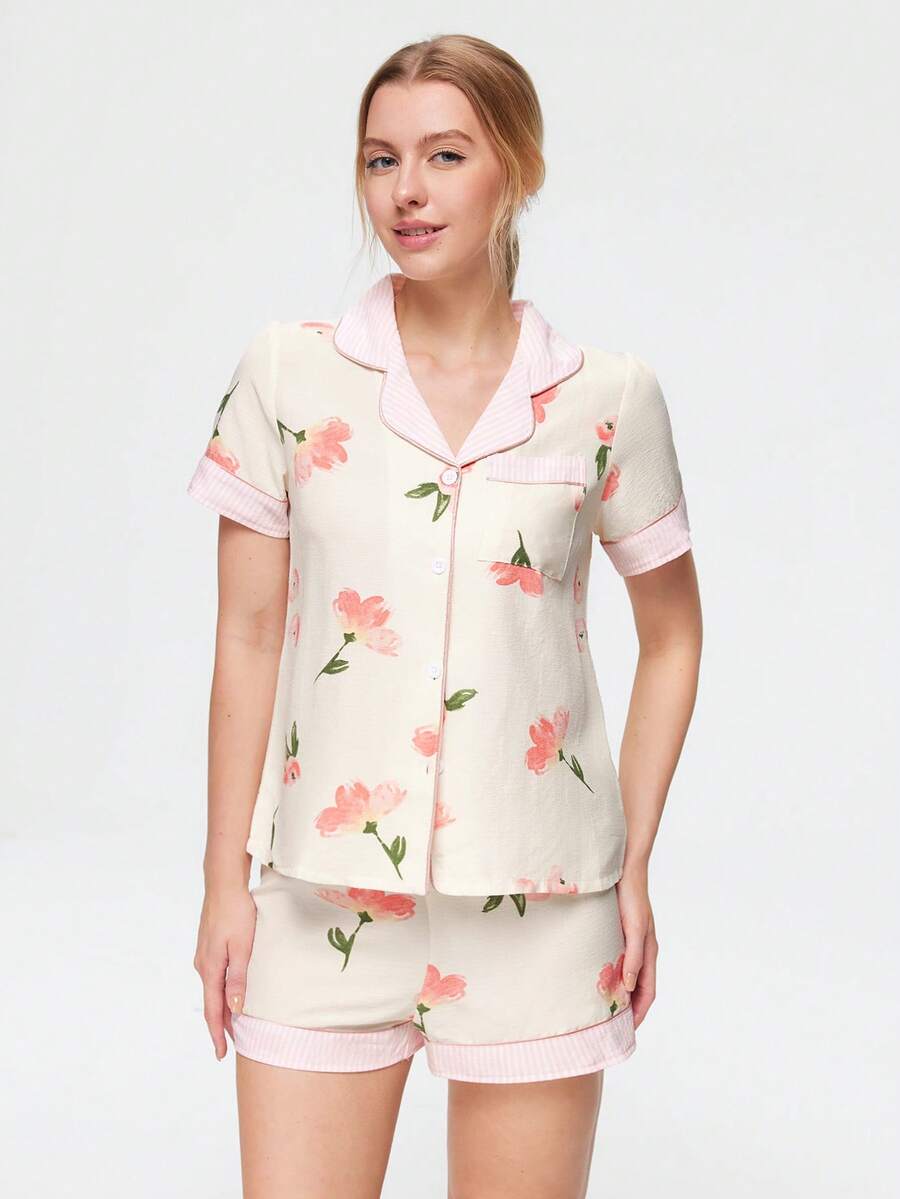 Bonmuse Conjunto de pijama con estampado floral de verano, top de manga corta con solapa y botones elegante y suave, y shorts, conjunto de ropa de dormir y de estar por casa de 2 piezas para mujer - Multicolor - Ver 1