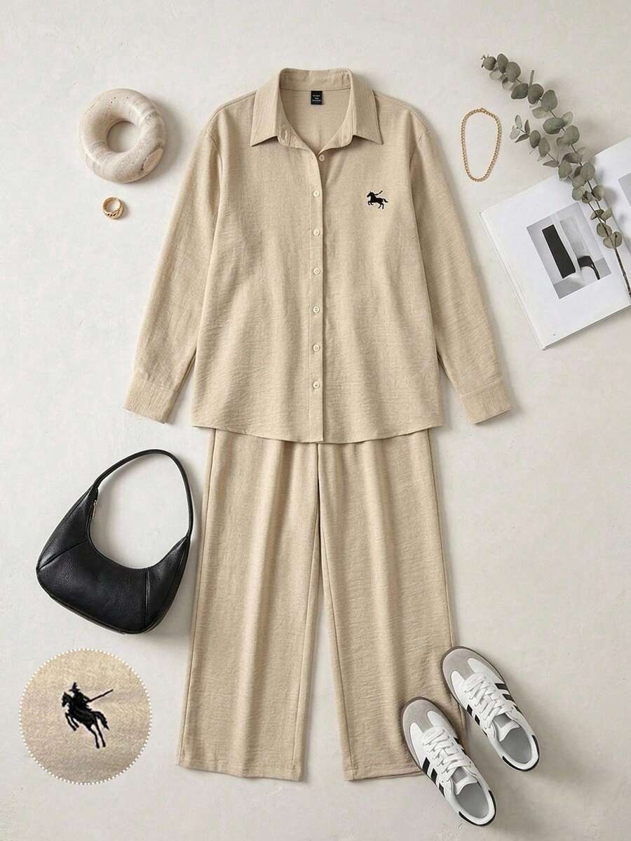 SHEIN PETITE 女款杏色編織刺繡騎士長袖襯衫與長褲休閒套裝,適合嬌小女性 - 杏色 - 查看 1