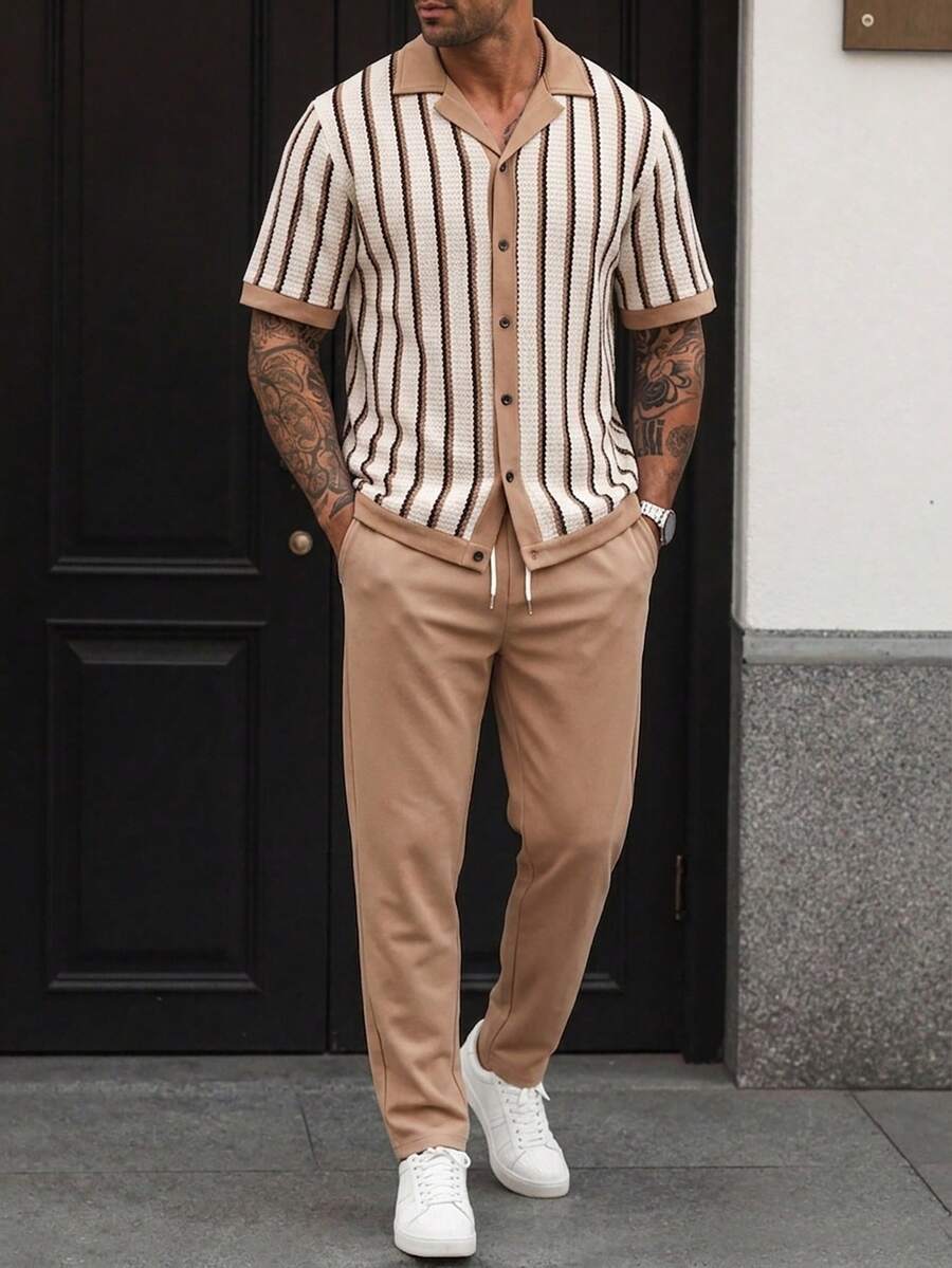 Manfinity CasualCool 男士菱形印花鈕扣前短袖襯衫與素色斜口袋長褲休閒套裝 男士兩件套棕色米色男士穿搭大地色系衣物 - 彩色 - 查看 1