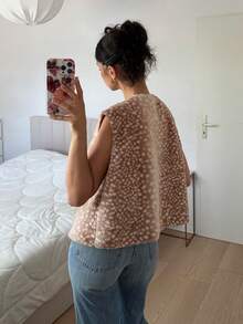 SHEIN EZwear 復古70年代優雅休閒街頭風棕色與白色波點人造毛無袖背心，生日旅行杜拜假期冬季日常穿搭 - 摩卡棕 - 查看 6