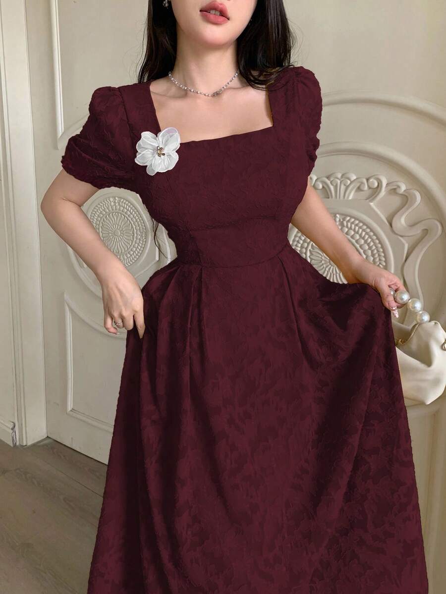 Modelyn 露腰喇叭下摆女士方领时尚长裙,饰有3D立体花卉图案 - 酒紅色 - 查看 1