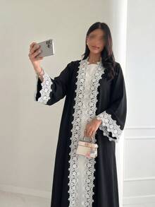 Yasmyna 女款黑色編織長袖白色水溶性蕾絲拼接優雅浪漫阿拉伯式長袍 - 黑色 - 查看 7
