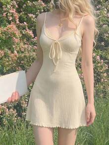 SHEIN MOD 女款素色對比蕾絲前襟綁帶吊帶迷你洋裝 - 淡黃色 - 查看 2
