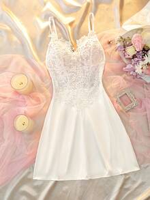DelicateAllure Camisón Babydoll de Satén con Patchwork de Encaje Blanco, Decoración Floral 3D, Volantes y Escote en V Profundo Transparente, Puro & Elegante para Mujeres - Blanco - Ver 6