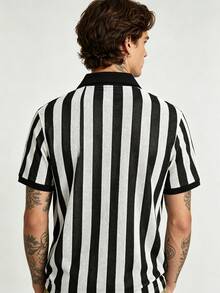 EGENSIO Kemeja Polo Pria Lengan Pendek Bergaris Hitam Putih dengan Desain Blok Warna - Hitam - View 2