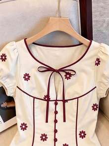 SHEIN Elenzya Damen-Bluse mit blauem kleinen Chrysanthemen-Muster, einfarbig mit Kontrastsaum, Puffärmeln, Kontrastfarbe, Schleife, Knöpfen, V-Ausschnitt, elegant, figurbetonend, tailliert, kurz, für den Sommer - Verschiedenfarbig - Übersicht 6