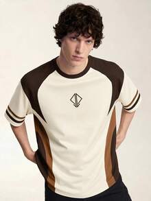 Limitiso Camiseta de hombre con estampado de bloques de color, estilo británico - Marrón - Ver 3