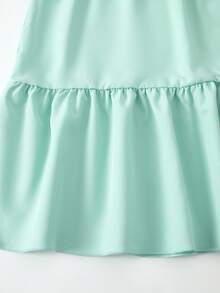 SHEIN Sparklyn Tween Girls 2-Piece Spaghetti Strap Dress Set, Spaghetti Strap + Square Neck / Straight Neckline, Fitted Waist With Loose Ruffled Hem, Layered Design, Simple Versatile Style For Daily Wear, Vibrant Green Color - Multicolor - View 5