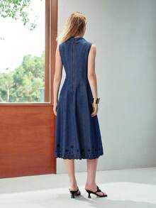 MOTF PREMIUM GAUN WANITA DENIM DENGAN KANCING SETENGAH DAN PLAKET, TANPA LENGAN, DAN MEMPERCANTIK PINGGANG - Medium Wash - View 3