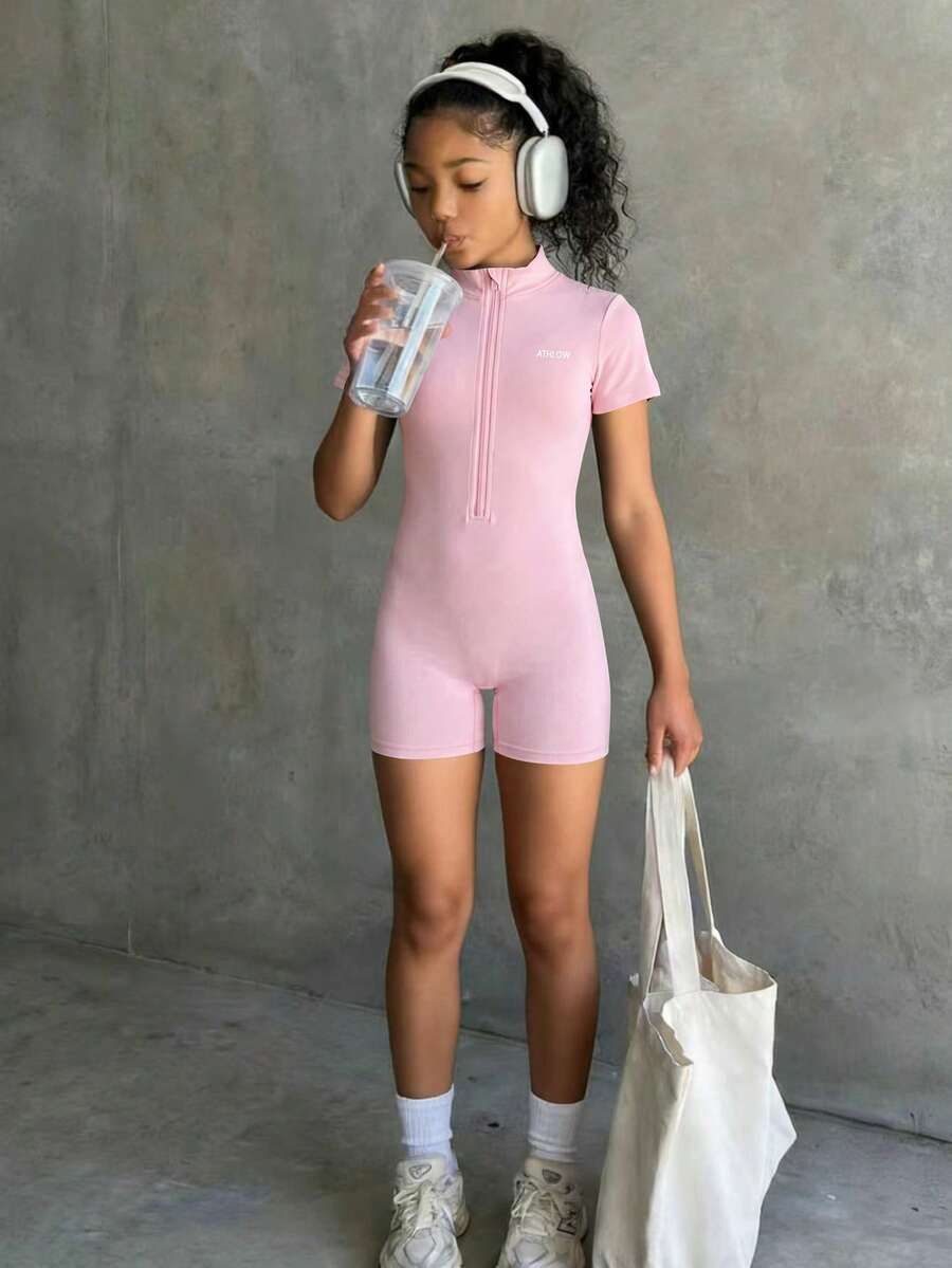 SHEIN 青少年女孩修身連身褲,採用柔軟彈性面料製成,貼合身形且活動自如。時尚短版剪裁,適合瑜伽、輕量運動或日常休閒穿著,兼具運動風與實用性,適合開學季、休閒與街頭時尚穿搭 - 粉色 - 查看 1