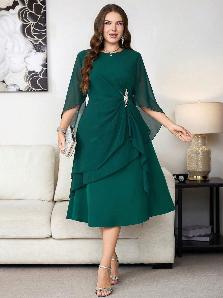 SHEIN Clasi 大尺碼女款優雅洋裝,水鑽腰飾、圓領與荷葉邊下擺 - 綠色 - 查看 1