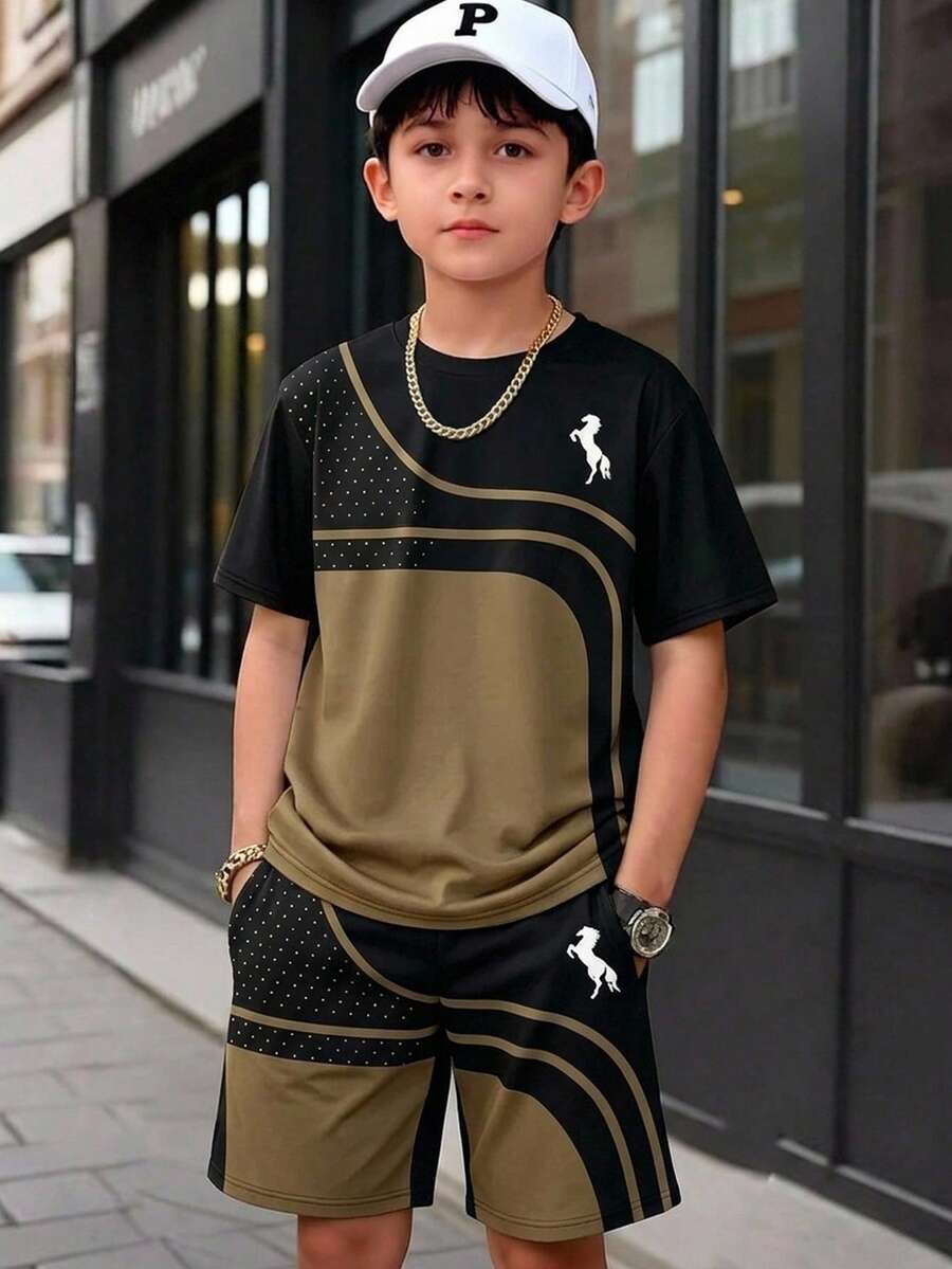 SHEIN 2件組 青少年男童 春夏條紋馬匹印花休閒運動短袖圓領T恤 + 口袋短褲套裝 - 彩色 - 查看 1