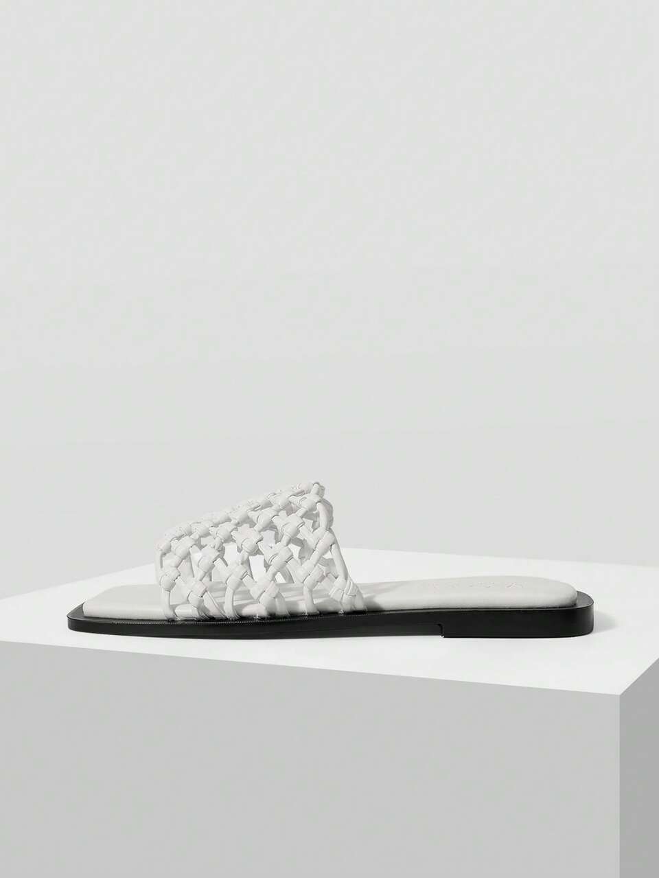 WOMEN'S NEW FRENCH FASHION WOVEN HOLLOW OPEN-TOED SQUARE TOE WHITE VERSATILE AND COMFORTABLE HOLIDAY SANDALS