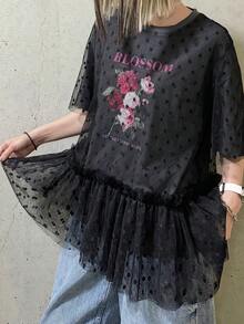 FRIFUL 女款 2 合 1 圓領 T 恤上衣，胸前彩色對比印花裝飾，植絨波點網布拼接袖口與荷葉邊飾，夏季圖案 T 恤 - 灰色 - 查看 1