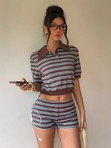 Aloruh Camiseta corta para mujer de estilo casual joven y atrevido, con cuello polo, ajustada en la parte superior, cintura suelta y bajo ceñido, color marrón con rayas azules - Multicolor - Ver 4