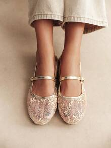 Light champagne gold