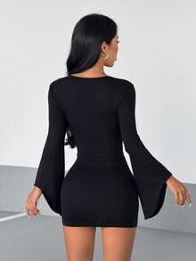 StreetHx Damen Neues schwarzes Bodycon-Kleid mit Nieten- & Gurtband-Dekor, tiefem V-Ausschnitt, figurbetonend und schrägem Ärmeldesign, geeignet für X-förmige Körper, sexy & charmant, perfekt für Einkaufen, Essen, Partys, Frühling/Sommer/Herbst - Schwarz - Übersicht 2