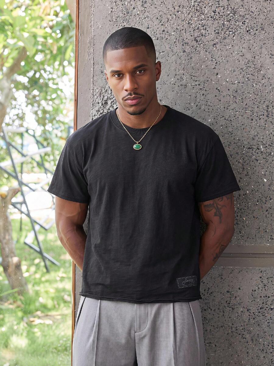 ESTAVOR Men's  Relaxed Fit Crew Neck Tee In Soft Jersey. Drop-Shoulder Oversized Silhouette With Clean Minimal Finish Graphic Tee - Black - View 1
