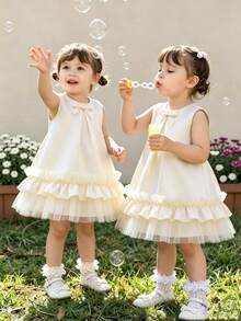 SHEIN Glamorique Kids 女嬰婚禮季花童小蝴蝶結3D荷葉邊無袖洋裝，適合晚宴、畢業舞會、派對、生日派對、度假拍照，夏季短裙，柔軟薄紗高級緞面 - 杏色 - 查看 1