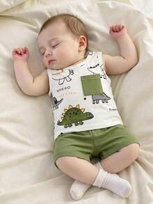 SHEIN Playful Pals Conjunto de 2 piezas para bebé recién nacido niño, top sin mangas con estampado de dinosaurio y diseño de bolsillo falso, y pantalones cortos con estampado de dinosaurio, estilo casual, sencillo y lindo, adecuado para primavera/verano, salidas, vacaciones en la playa, conjunto de moda y lindo para bebé niño - Verde militar - Ver 1