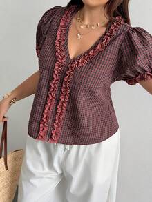 Sunnyshic Blusa corta de mujer talla grande con estampado a cuadros, estilo vintage francés, cuello en V con volantes, mangas abullonadas, estilo dulce y picante, patchwork de colores contrastantes, manga corta con ribete de encaje, ajustada y estilizada, blusa casual retro de verano - Multicolor - Ver 5