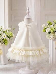 SHEIN Glamorique Kids 女嬰婚禮季花童小蝴蝶結3D荷葉邊無袖洋裝，適合晚宴、畢業舞會、派對、生日派對、度假拍照，夏季短裙，柔軟薄紗高級緞面 - 杏色 - 查看 3