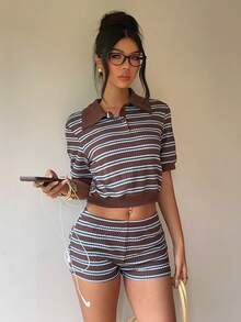 Aloruh Camiseta corta para mujer de estilo casual joven y atrevido, con cuello polo, ajustada en la parte superior, cintura suelta y bajo ceñido, color marrón con rayas azules - Multicolor - Ver 8