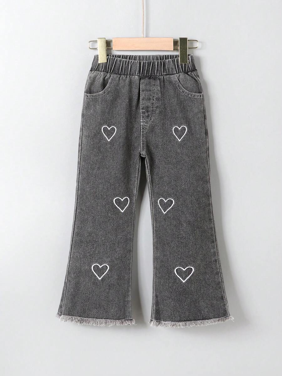SHEIN 女童牛仔長褲,四季新款,甜美可愛休閒風,黑灰色牛仔布,百搭愛心刺繡圖案,細緻甜美,毛邊下擺設計,時尚感十足,彈性腰頭方便穿脫,寬鬆喇叭版型,柔軟優質棉質牛仔效果,舒適百搭單品 - 灰色 - 查看 1