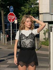 SHEIN MOD 女款黑白波點 2 合 1 蕾絲拼接圓領短版 T-shirt - 黑與白 - 查看 5