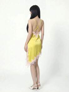 Sweetina 性感蕾絲拼接不對稱下擺細肩帶洋裝 女款 - 黃色 - 查看 2