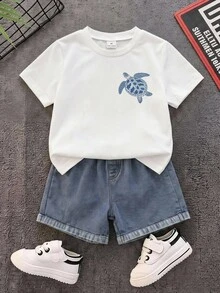 THE HAPPY LOOK 男童海洋風海龜印花短袖套裝，正反面雙面圖案米白色T恤與淺藍色牛仔短褲2件套，寬鬆落肩版型，親膚夏季童裝，休閒百搭日常與旅行小眾設計兒童服飾 - 彩色 - 查看 3