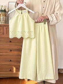 SHEIN Vintaside Kids 少女時尚鏤空燒花設計掛脖背心與長褲套裝，適合女孩，露背與領口設計，布料材質，修身上衣 + 休閒直筒長褲，適合夏季戶外穿著 - 杏色 - 查看 4