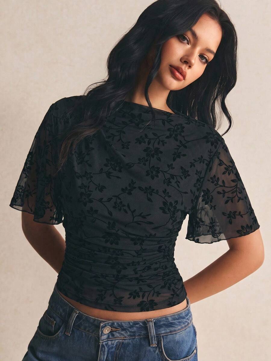 Poéselle 女款植絨花卉壓褶短袖修身T恤 - 黑色 - 查看 1
