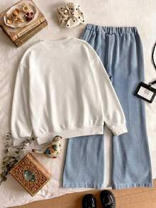 SHEIN Tween Girls 2pcs/Set White Soft Style Pearl Butterfly Print Sweatshirt & Split Hem Pearl, Fall, Back To School, Casual, Minimalist, Warmth, Jeans Suit - Multicolor - View 2