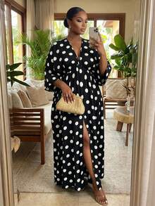 SHEIN Lady CURVE 大尺碼女款圓點 V 領 3/4 袖開衩下擺洋裝 - 黑與白 - 查看 1