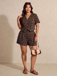 SHEIN Essnce 大尺碼女款V領豹紋上衣與短褲休閒日常套裝 - 彩色 - 查看 7