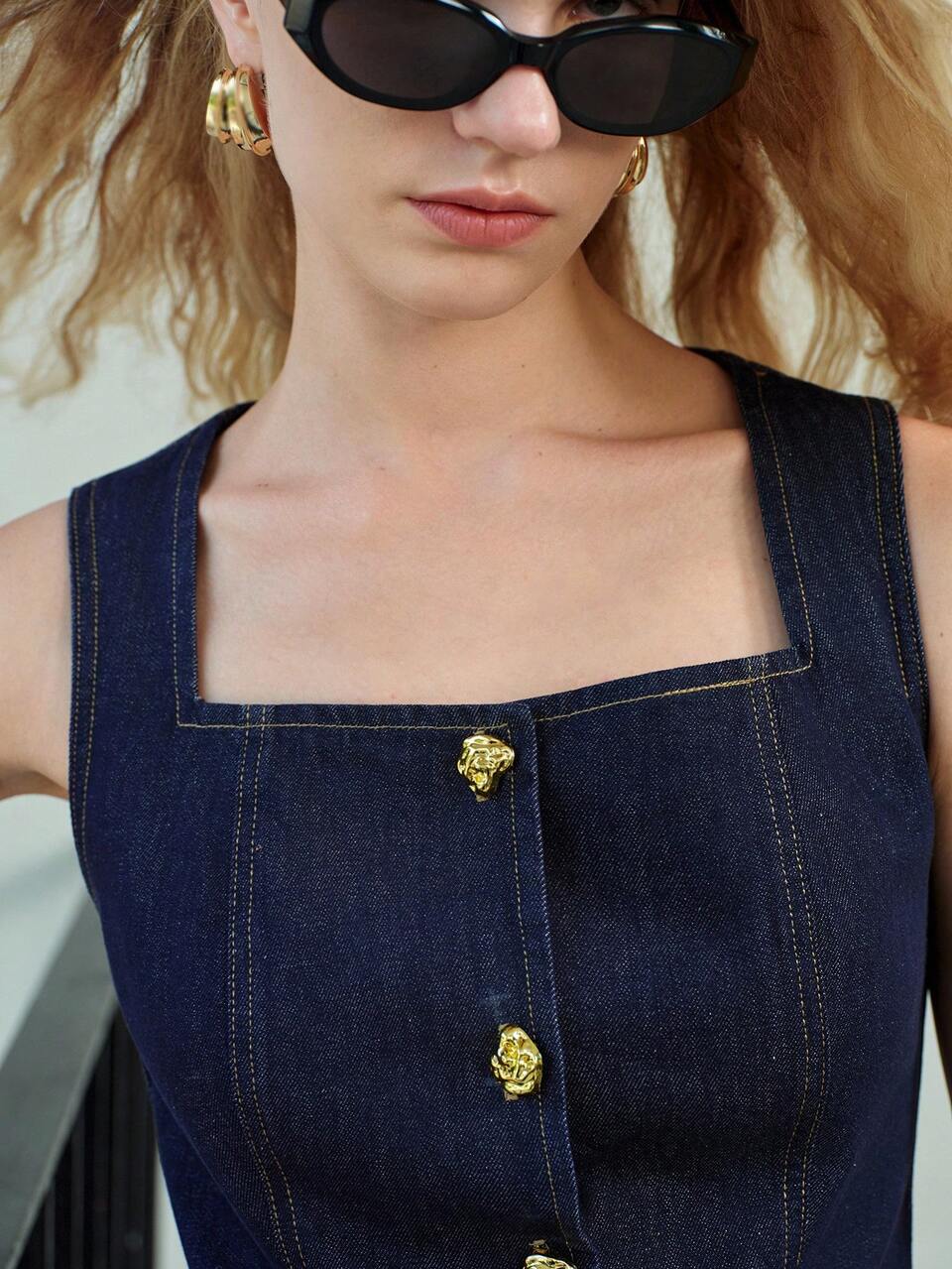 WOMEN'S DENIM SQUARE NECK SINGLE-BREASTED BUTTON-FRONT FITTED TANK TOP AND WIDE-LEG JEANS SET