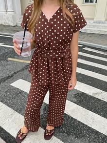 SHEIN Conjunto de 2 piezas para niñas preadolescentes con blusa de top con estampado de lunares marrones, cintura ceñida y decoración de hebilla metálica + pantalones holgados de pierna ancha, conjunto elegante y casual para ocasiones formales & casuales - Marrón - Ver 1