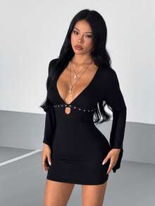 StreetHx Damen Neues schwarzes Bodycon-Kleid mit Nieten- & Gurtband-Dekor, tiefem V-Ausschnitt, figurbetonend und schrägem Ärmeldesign, geeignet für X-förmige Körper, sexy & charmant, perfekt für Einkaufen, Essen, Partys, Frühling/Sommer/Herbst - Schwarz - Übersicht 3