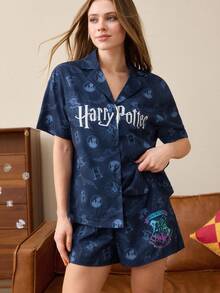 HARRY POTTER X SHEIN Set Piyama Atasan dan Celana Pendek Lengan Pendek Kancing Tunggal Motif Huruf untuk Wanita - Navy Blue - View 1
