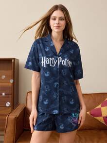 HARRY POTTER X SHEIN Set Piyama Atasan dan Celana Pendek Lengan Pendek Kancing Tunggal Motif Huruf untuk Wanita - Navy Blue - View 3